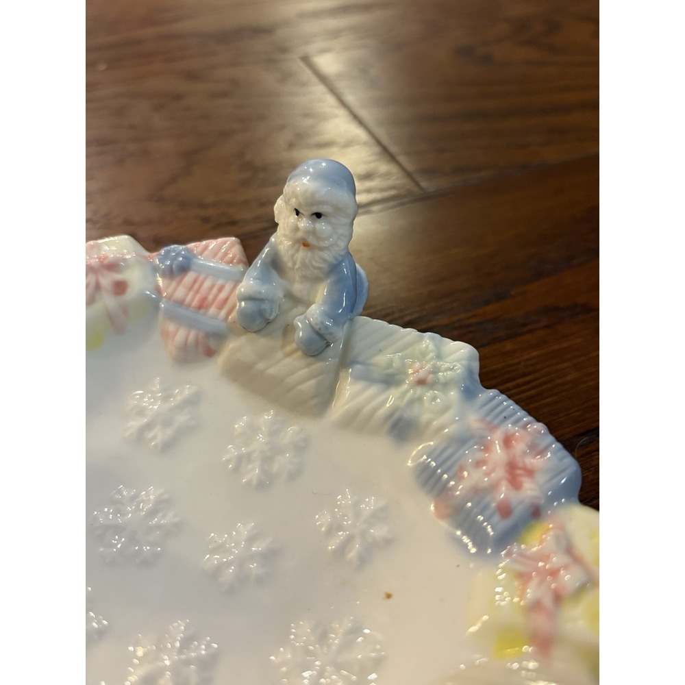 Vintage Christmas Soap Dish with 3 Santas Pastel Color K's Collection - Picture 6 of 7